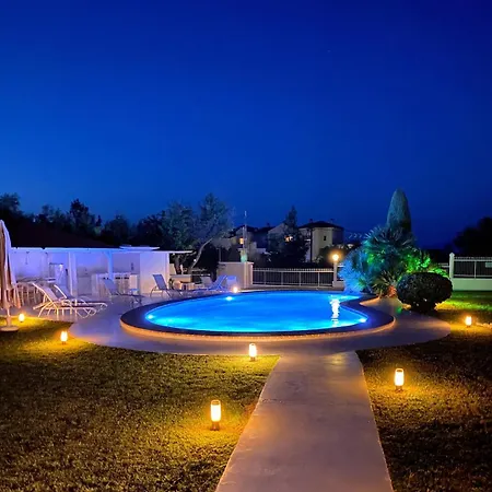 Family Maisonette With Pool #1 Néa Fókaia