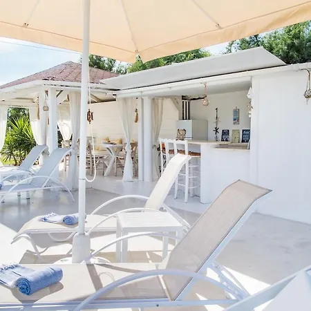 Family Maisonette With Pool #1 Néa Fókaia
