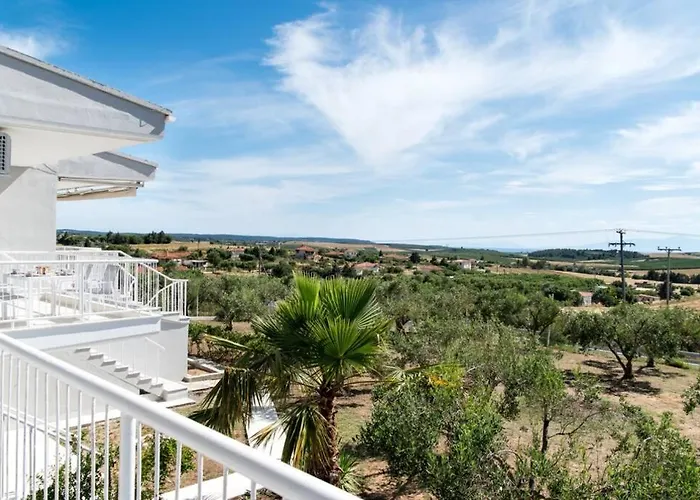 Family Maisonette With Pool #1 Apartament