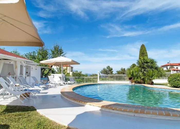 Family Maisonette With Pool #1 Apartament