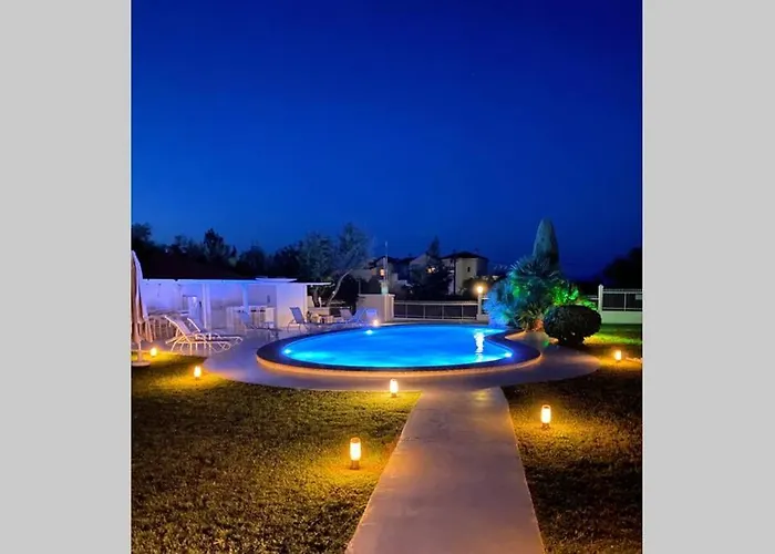 Family Maisonette With Pool #1 * Néa Fókaia